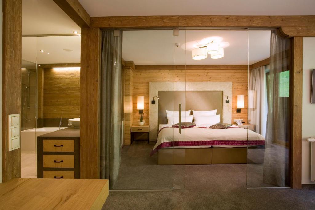Aktiv- & Wellnesshotel Bergfried 图克斯 客房 照片