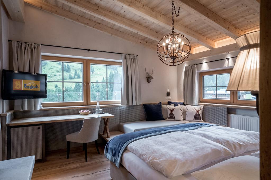 Aktiv- & Wellnesshotel Bergfried 图克斯 外观 照片